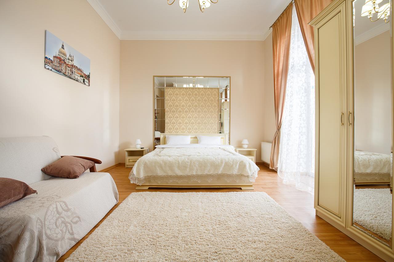 APARTMENT ON SUMSKAYA 46 